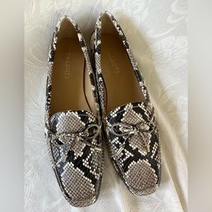 Brand new Talbots snakeskin flats 9m